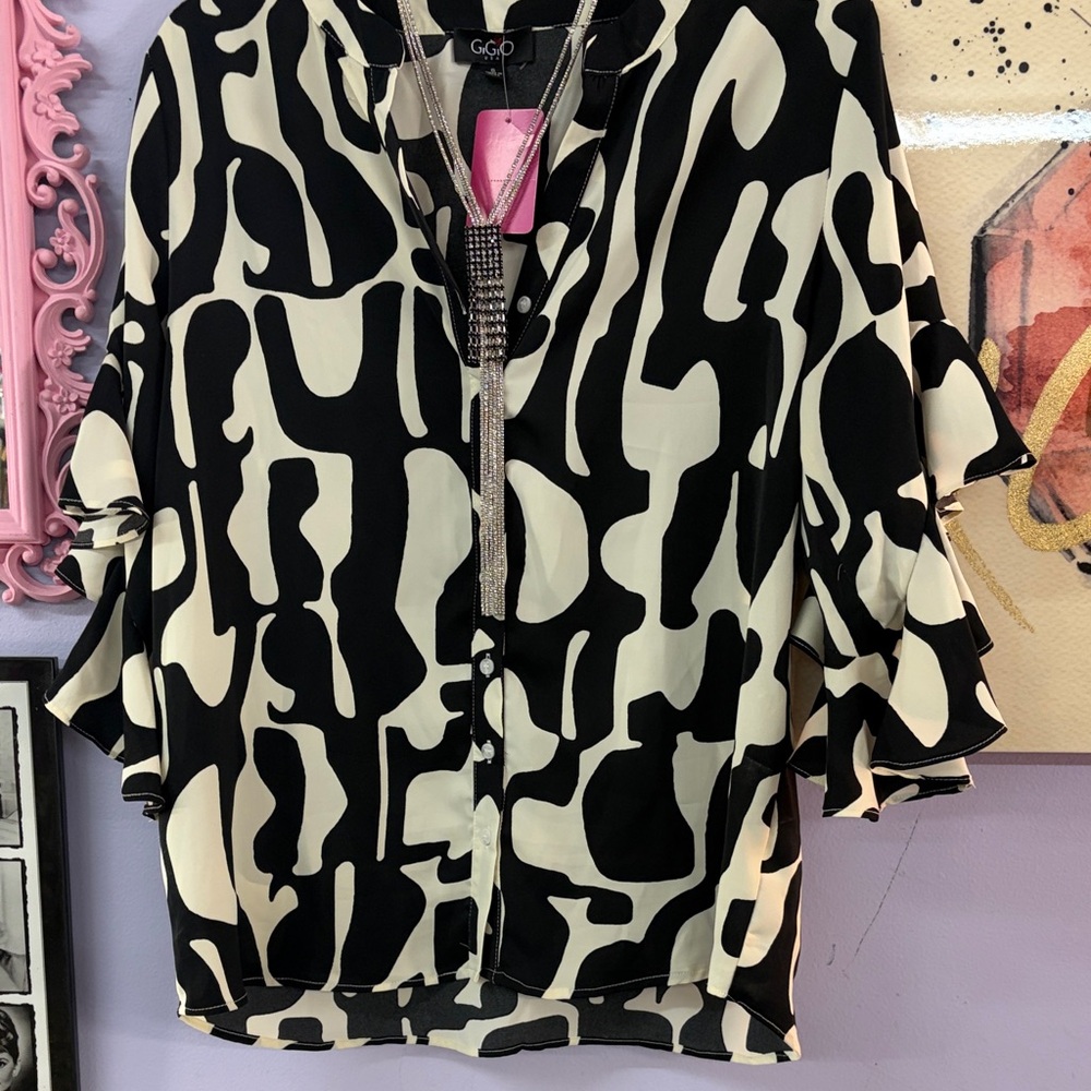 G by Giuliana Black & Cream Abstract Print Ruffle Sleeve Button-Down Shirt